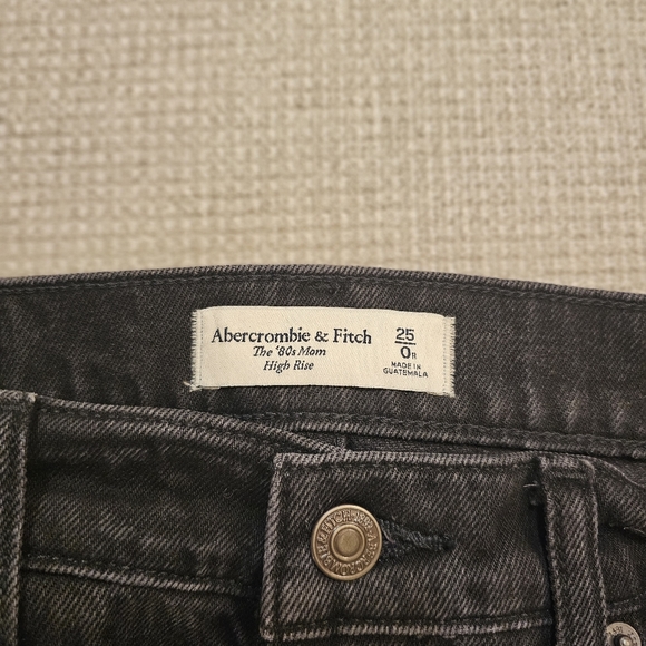 A&F - 80s Mom High Rise Jeans - 25R - Black - Picture 8 of 8